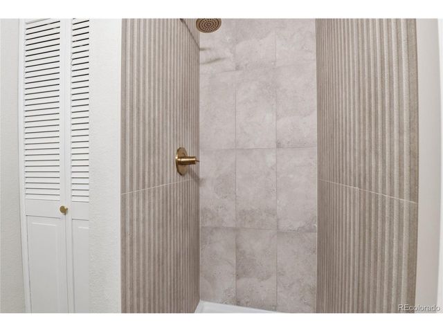 1060 S Parker Rd 27, Denver, CO 80231