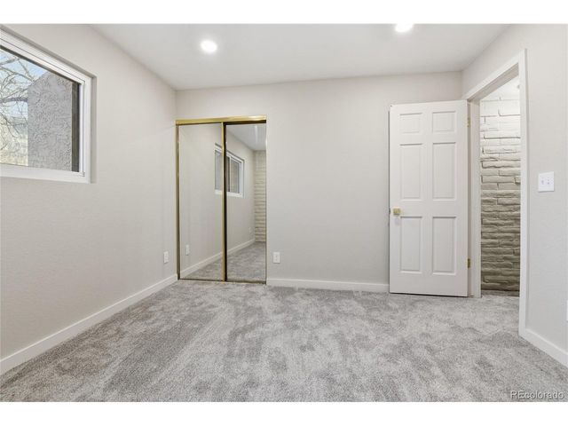 1060 S Parker Rd 27, Denver, CO 80231