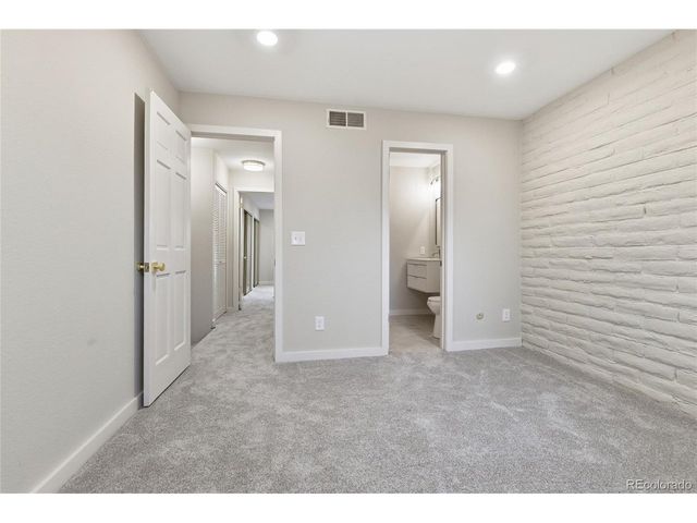 1060 S Parker Rd 27, Denver, CO 80231