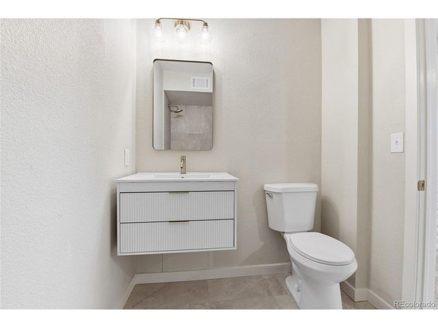 1060 S Parker Rd 27, Denver, CO 80231