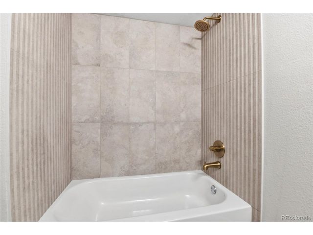 1060 S Parker Rd 27, Denver, CO 80231