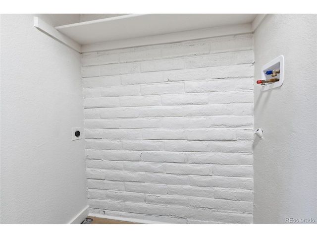 1060 S Parker Rd 27, Denver, CO 80231