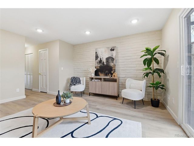 1060 S Parker Rd 27, Denver, CO 80231