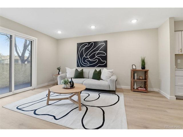 1060 S Parker Rd 27, Denver, CO 80231