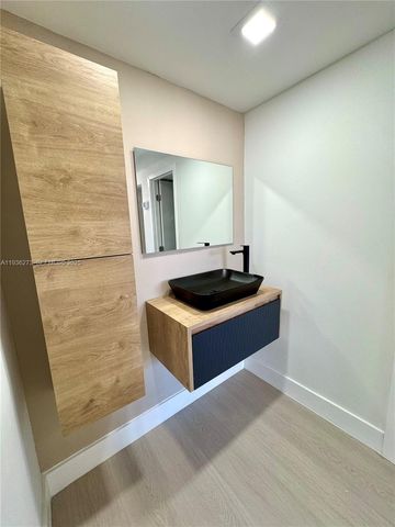 300 Bayview Dr 1201, Sunny Isles Beach, FL 33160