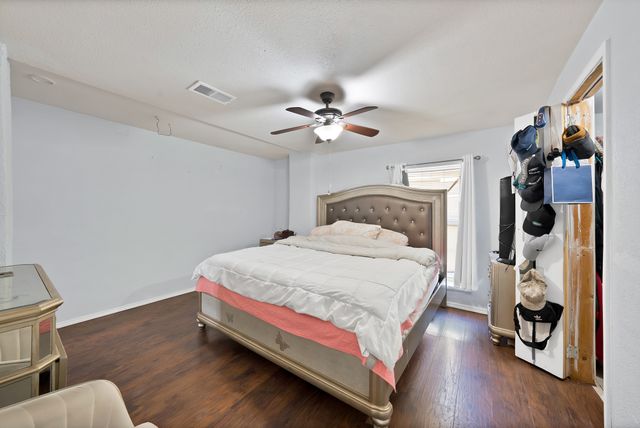 1717 E Harvey Avenue, Fort Worth, TX 76104