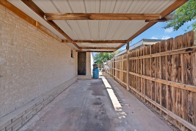 1717 E Harvey Avenue, Fort Worth, TX 76104
