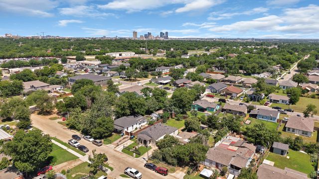 1717 E Harvey Avenue, Fort Worth, TX 76104
