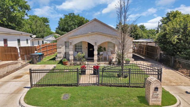 1717 E Harvey Avenue, Fort Worth, TX 76104
