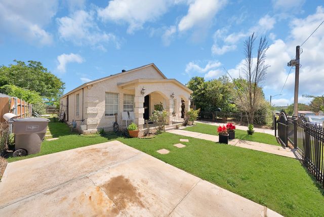 1717 E Harvey Avenue, Fort Worth, TX 76104