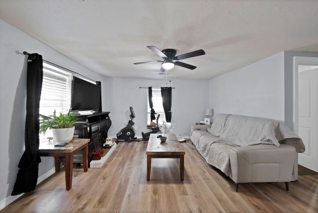 1717 E Harvey Avenue, Fort Worth, TX 76104