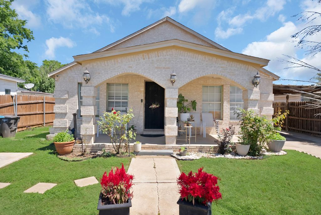 1717 E Harvey Avenue, Fort Worth, TX 76104