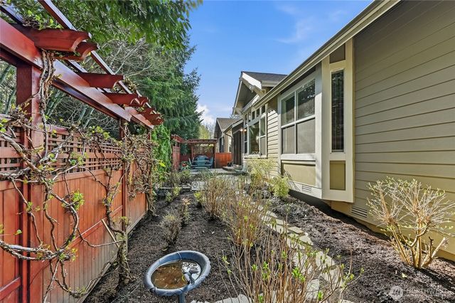 23729 NE 116th Place, Redmond, WA 98053