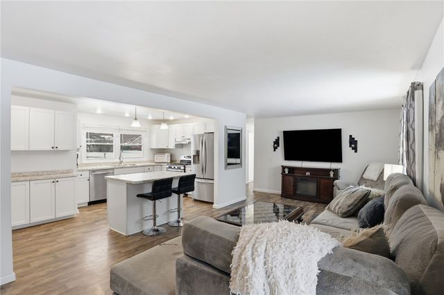 7 Francis Drive, Perinton, NY 14526