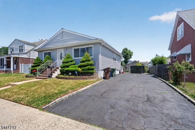 825 Mccandless Pl, Linden City, NJ 07036