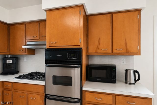 825 Mccandless Pl, Linden City, NJ 07036