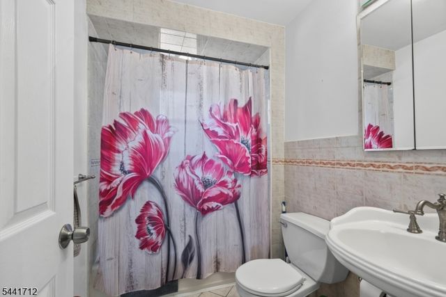 825 Mccandless Pl, Linden City, NJ 07036