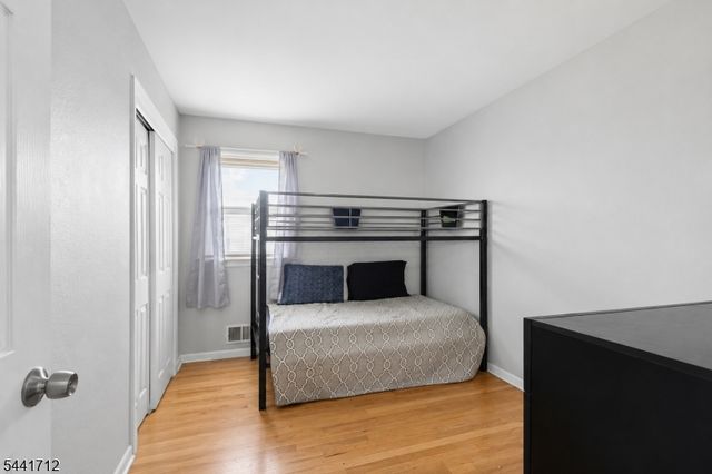 825 Mccandless Pl, Linden City, NJ 07036