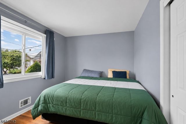 825 Mccandless Pl, Linden City, NJ 07036