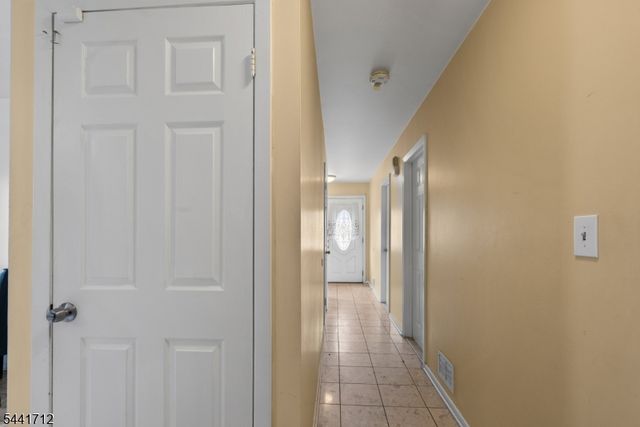 825 Mccandless Pl, Linden City, NJ 07036