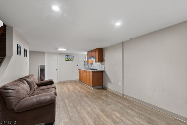 825 Mccandless Pl, Linden City, NJ 07036