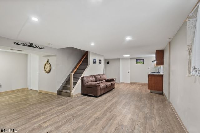 825 Mccandless Pl, Linden City, NJ 07036