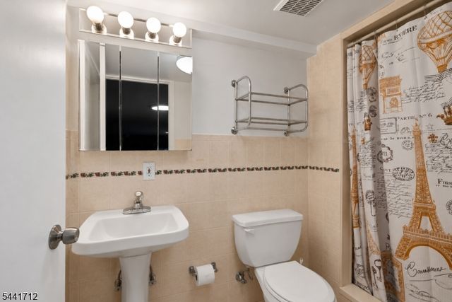 825 Mccandless Pl, Linden City, NJ 07036