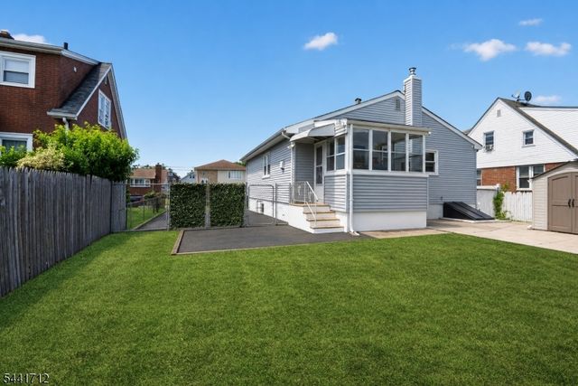 825 Mccandless Pl, Linden City, NJ 07036