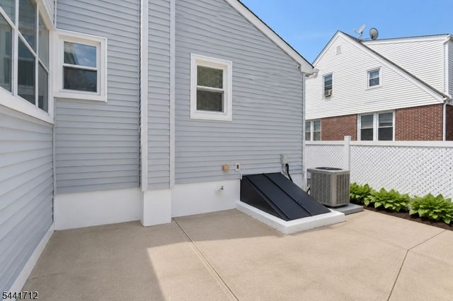 825 Mccandless Pl, Linden City, NJ 07036
