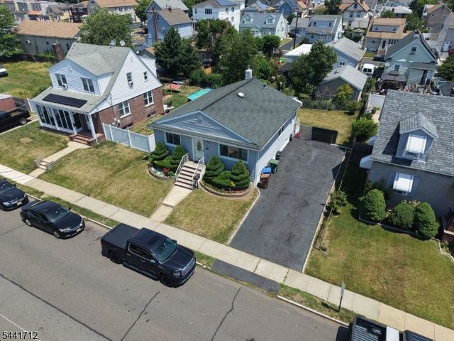 825 Mccandless Pl, Linden City, NJ 07036