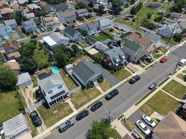 825 Mccandless Pl, Linden City, NJ 07036