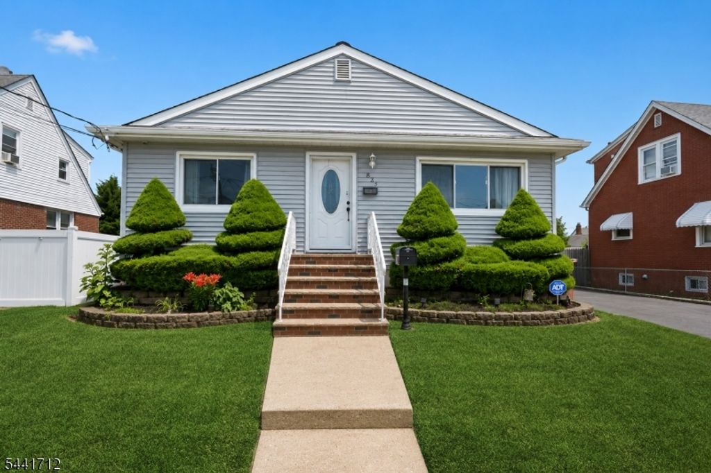 825 Mccandless Pl, Linden City, NJ 07036