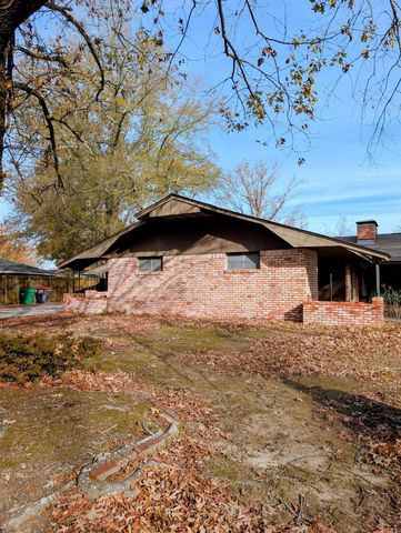 2403 W 40th Ave, Pine Bluff, AR 71603