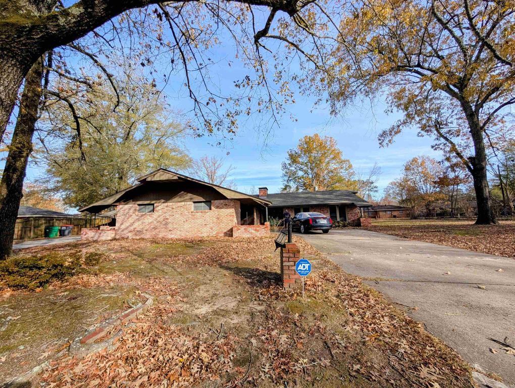 2403 W 40th Ave, Pine Bluff, AR 71603