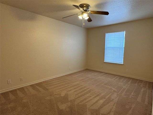 220 SANDSTONE DR A, Jarrell, TX 76537