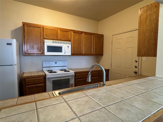 220 SANDSTONE DR A, Jarrell, TX 76537