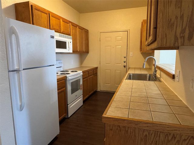 220 SANDSTONE DR A, Jarrell, TX 76537