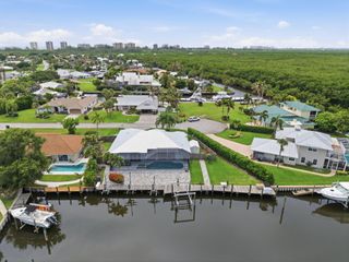 117 Queen Elizabeth Court, Hutchinson Island, FL 34949