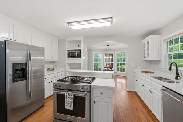 608 Beechtree Ct, Burns, TN 37029
