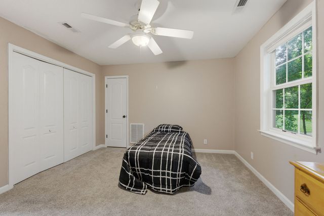 608 Beechtree Ct, Burns, TN 37029