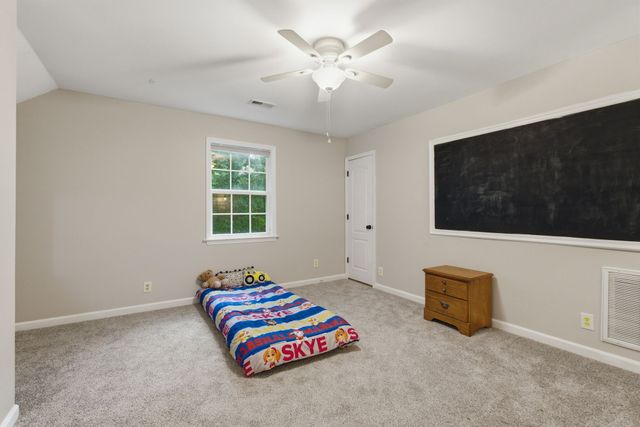 608 Beechtree Ct, Burns, TN 37029
