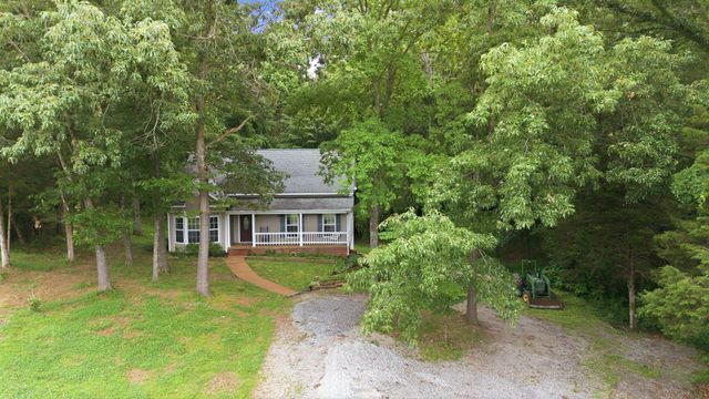 608 Beechtree Ct, Burns, TN 37029