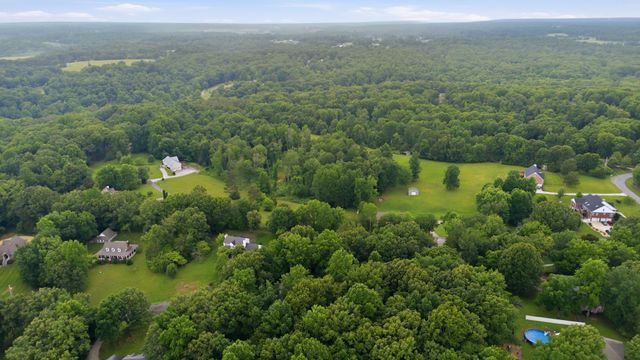 608 Beechtree Ct, Burns, TN 37029
