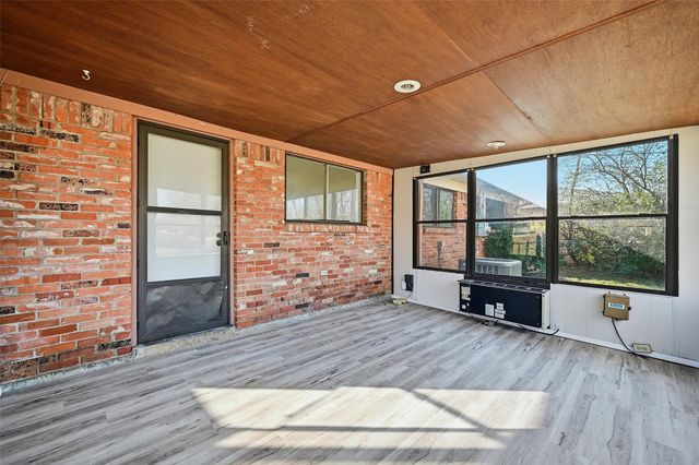 105 N Wood Avenue, Denison, TX 75020