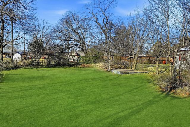 105 N Wood Avenue, Denison, TX 75020