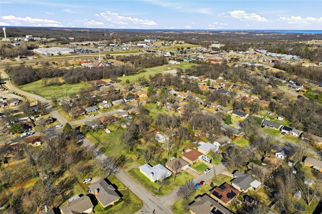 105 N Wood Avenue, Denison, TX 75020