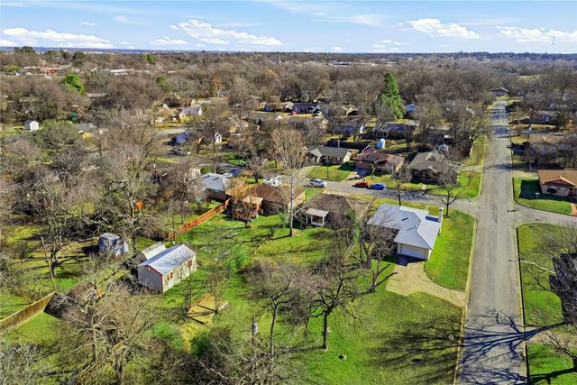 105 N Wood Avenue, Denison, TX 75020