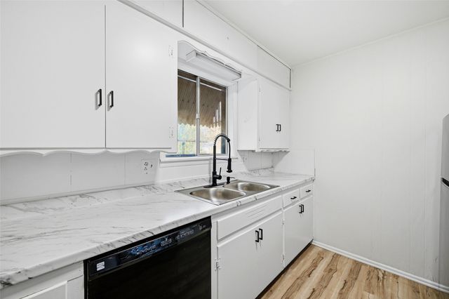 105 N Wood Avenue, Denison, TX 75020