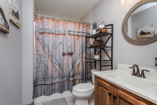 5183 AUD ROAD 245, Centralia, MO 65240