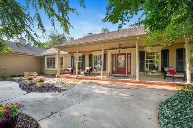 7 E Swallow St, Wichita, KS 67230